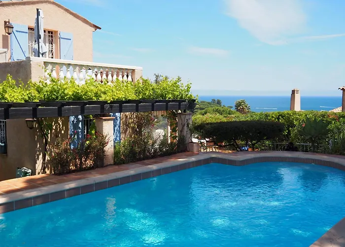 Willa Riviera, Sea View, Pool, Jacuzzi, Sauna, Walk To The