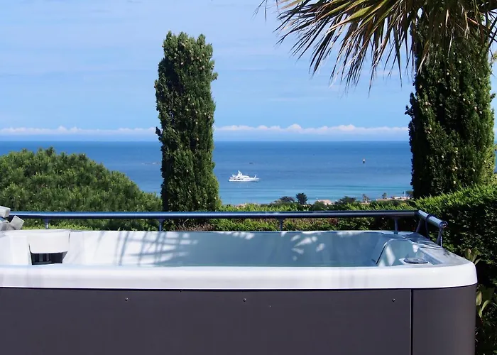 Riviera, Sea View, Pool, Jacuzzi, Sauna, Walk To The Willa *