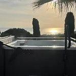 וילה Riviera, Sea View, Pool, Jacuzzi, Sauna, Walk To The *