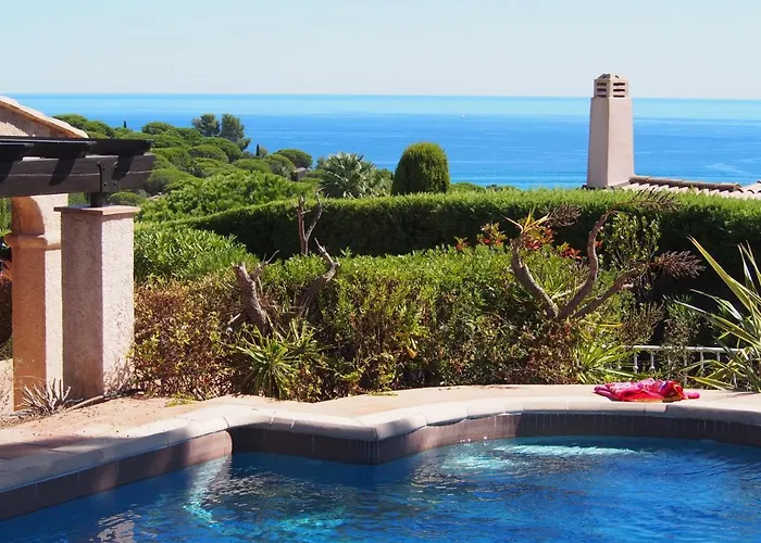 Villa Riviera, Sea View, Pool, Jacuzzi, Sauna, Walk To The