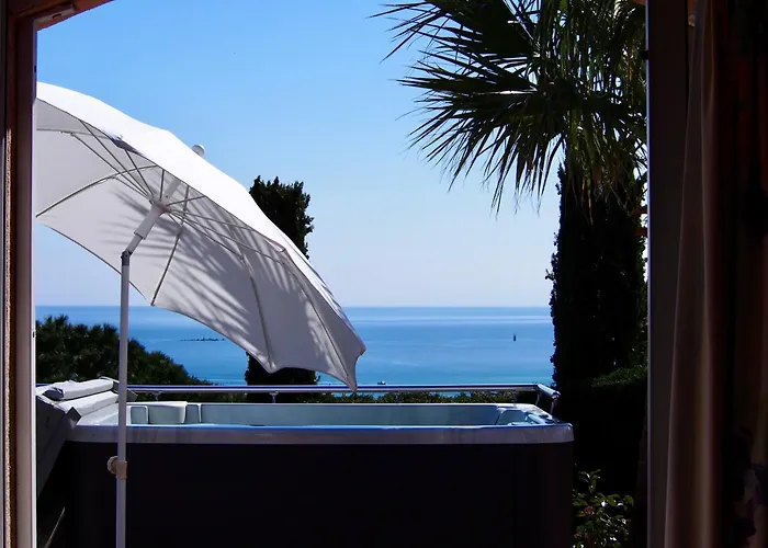 Riviera, Sea View, Pool, Jacuzzi, Sauna, Walk To The *